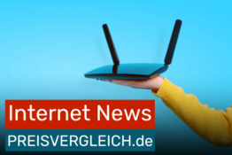 Hand hält einen Internet Router
