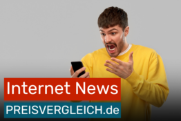 Junger Mann schaut wütend auf sein Smartphone